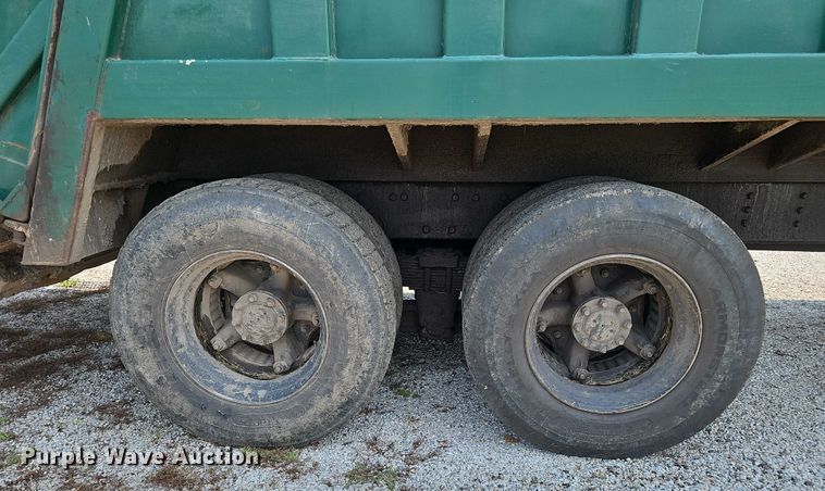 image for item DR3955 1986 International S1900 refuse truck