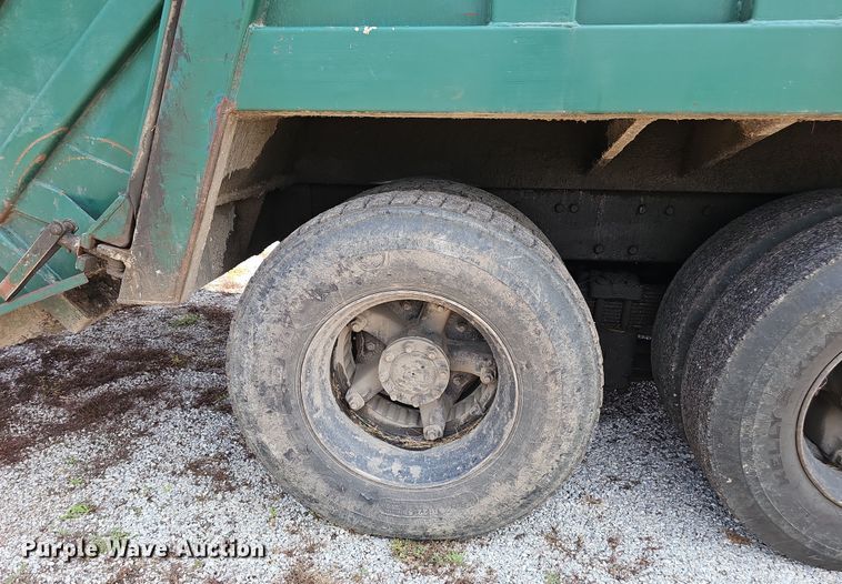 image for item DR3955 1986 International S1900 refuse truck