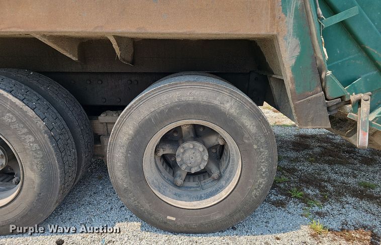 image for item DR3955 1986 International S1900 refuse truck