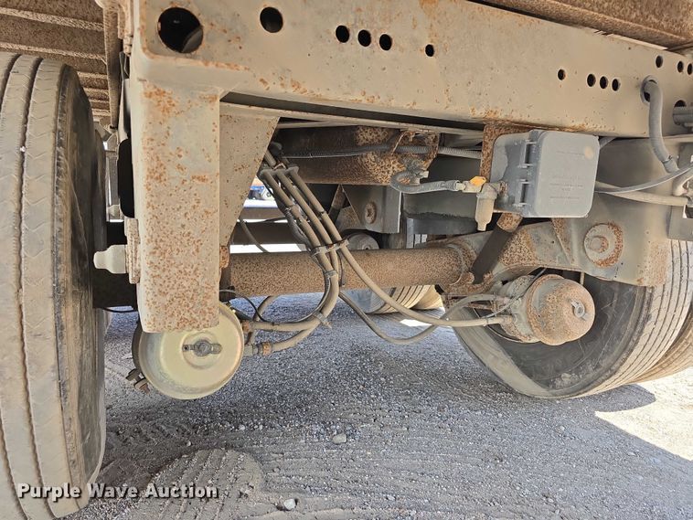 image for item DR3966 2004 Utility VS2DC dry van trailer