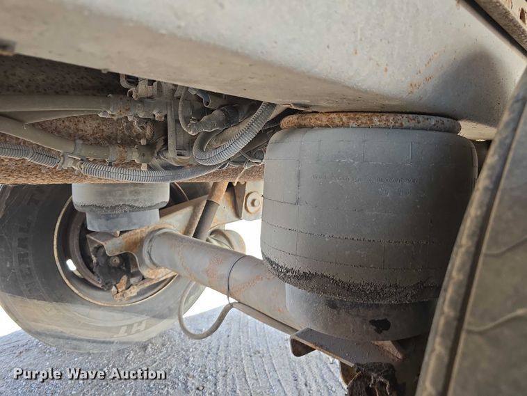 image for item DR3966 2004 Utility VS2DC dry van trailer