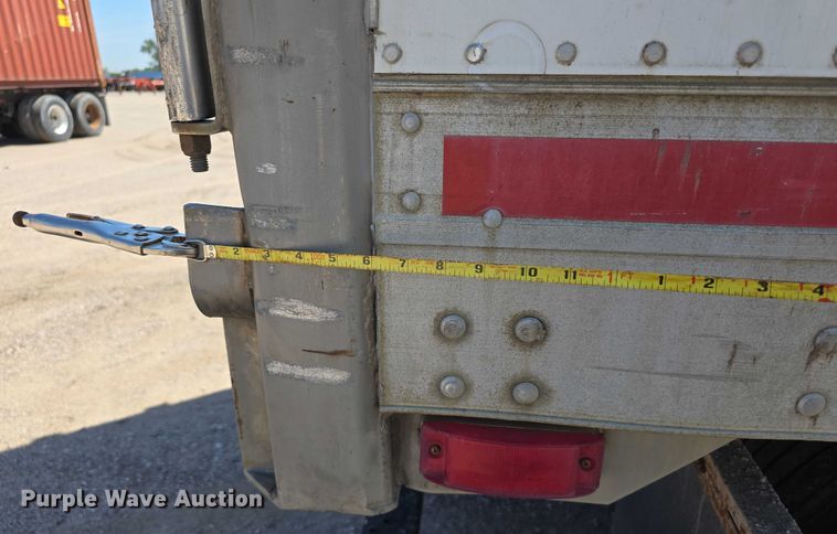 image for item DR3966 2004 Utility VS2DC dry van trailer