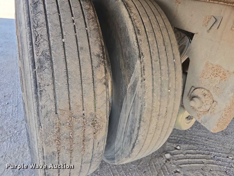 image for item DR3966 2004 Utility VS2DC dry van trailer