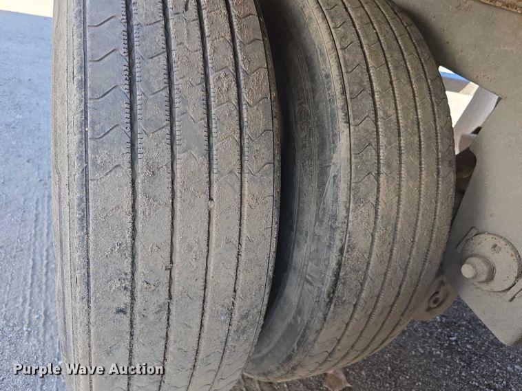 image for item DR3966 2004 Utility VS2DC dry van trailer