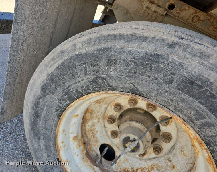 image for item DR3966 2004 Utility VS2DC dry van trailer