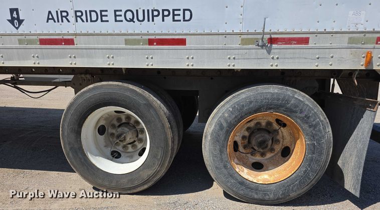 image for item DR3966 2004 Utility VS2DC dry van trailer