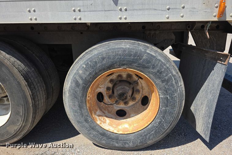 image for item DR3966 2004 Utility VS2DC dry van trailer