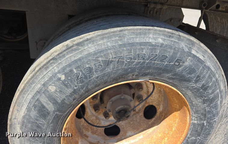 image for item DR3966 2004 Utility VS2DC dry van trailer