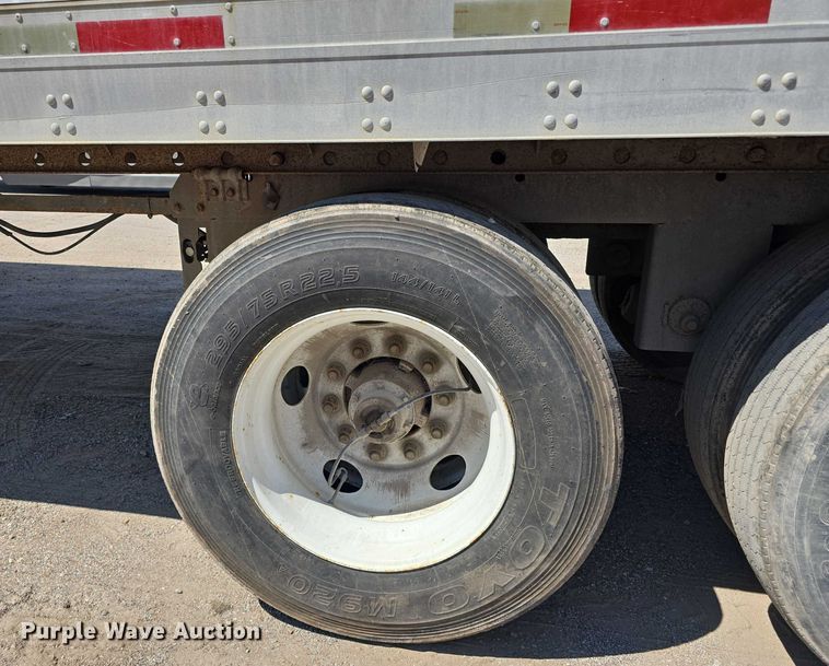 image for item DR3966 2004 Utility VS2DC dry van trailer