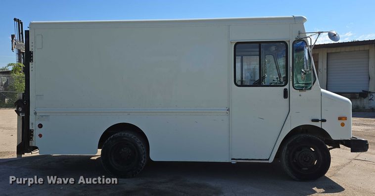 image for item DR3969 2003 Workhorse Custom Chassis P42 delivery truck