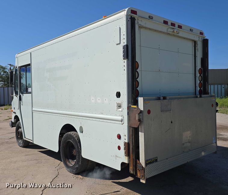 image for item DR3969 2003 Workhorse Custom Chassis P42 delivery truck