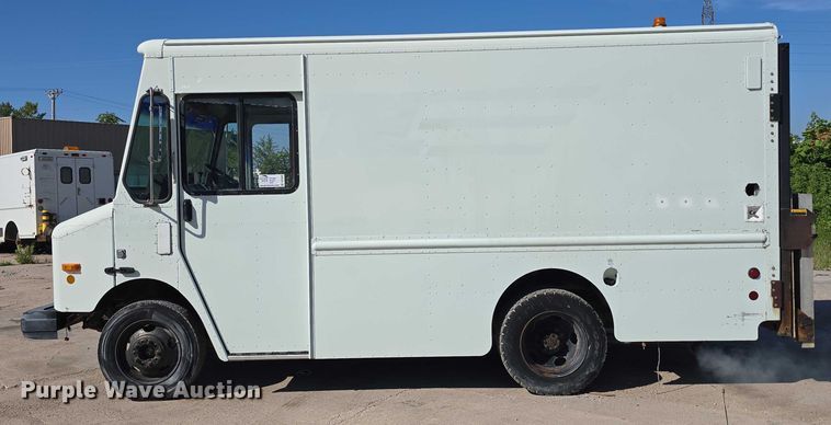 image for item DR3969 2003 Workhorse Custom Chassis P42 delivery truck