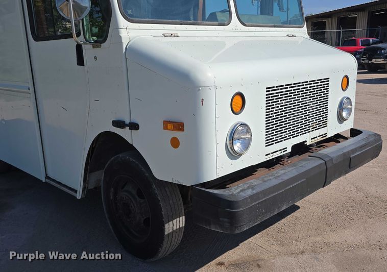 image for item DR3969 2003 Workhorse Custom Chassis P42 delivery truck