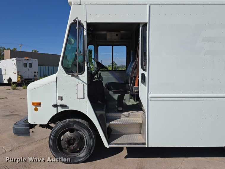 image for item DR3969 2003 Workhorse Custom Chassis P42 delivery truck