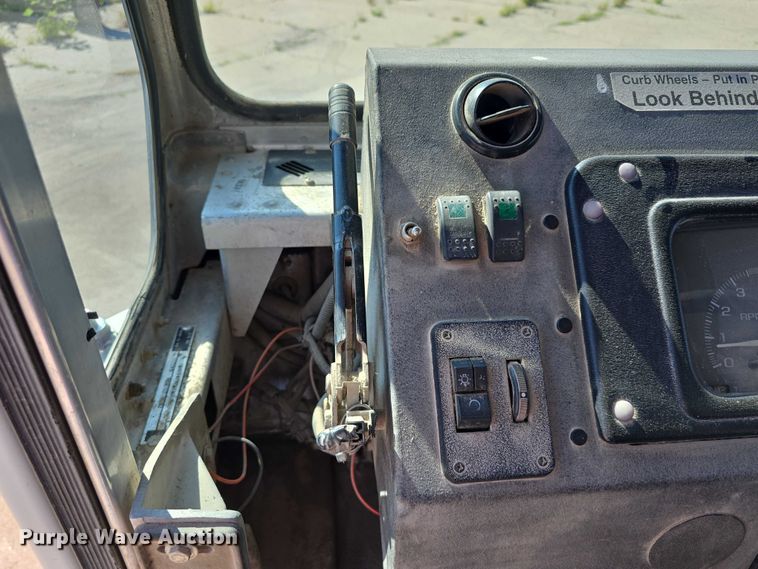 image for item DR3969 2003 Workhorse Custom Chassis P42 delivery truck