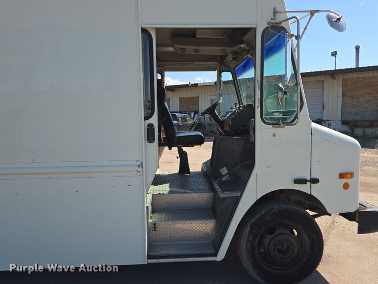 image for item DR3969 2003 Workhorse Custom Chassis P42 delivery truck