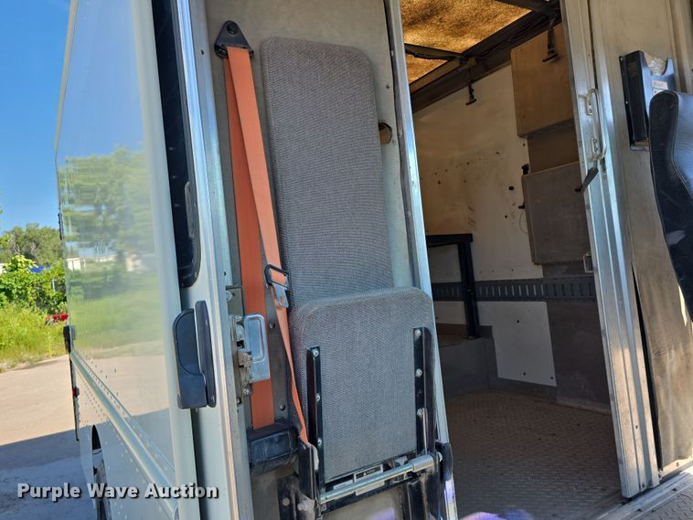 image for item DR3969 2003 Workhorse Custom Chassis P42 delivery truck