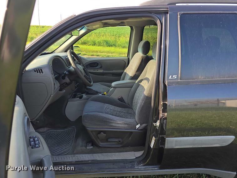 image for item DR3981 2004 Chevrolet TrailBlazer LS SUV