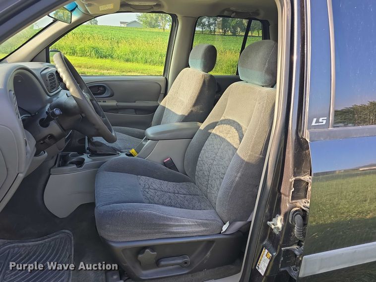 image for item DR3981 2004 Chevrolet TrailBlazer LS SUV