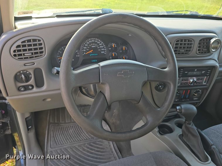 image for item DR3981 2004 Chevrolet TrailBlazer LS SUV