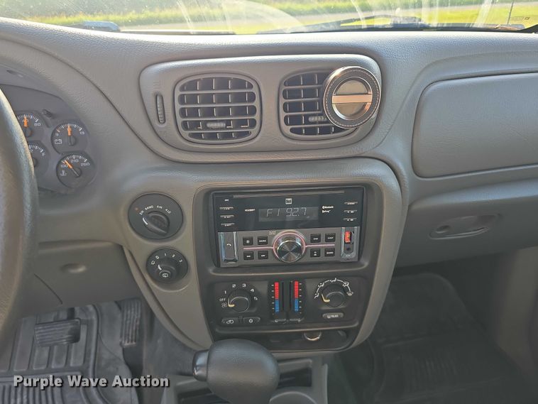 image for item DR3981 2004 Chevrolet TrailBlazer LS SUV