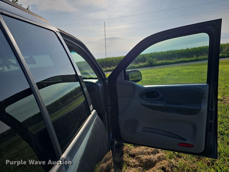 image for item DR3981 2004 Chevrolet TrailBlazer LS SUV