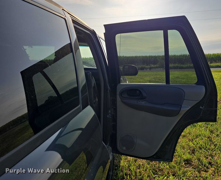 image for item DR3981 2004 Chevrolet TrailBlazer LS SUV