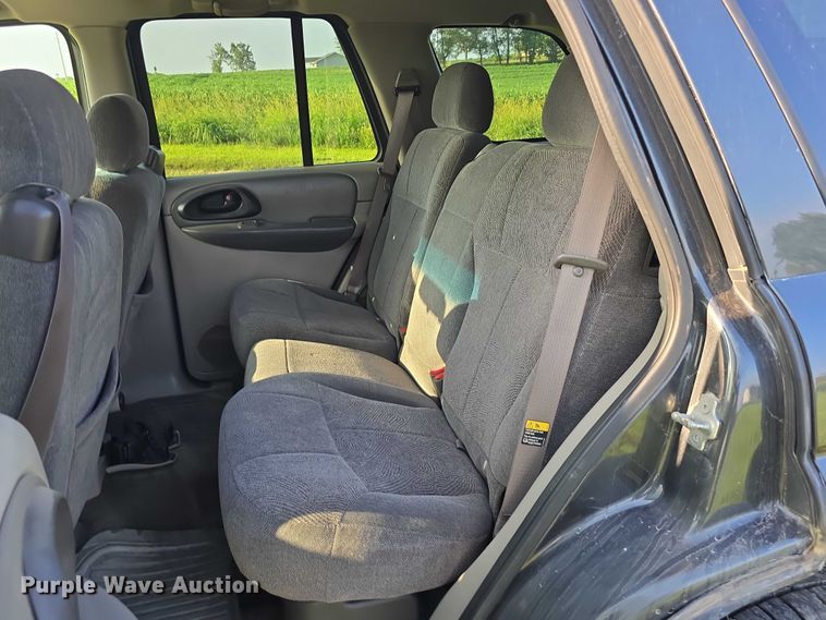 image for item DR3981 2004 Chevrolet TrailBlazer LS SUV