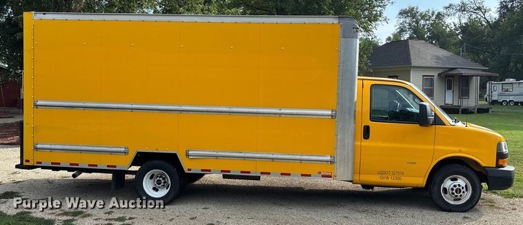image for item DT3250 2019 GMC Savana G3500 box truck
