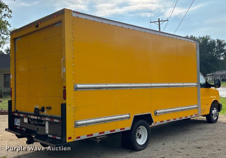 image for item DT3250 2019 GMC Savana G3500 box truck