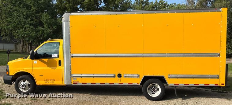 image for item DT3250 2019 GMC Savana G3500 box truck