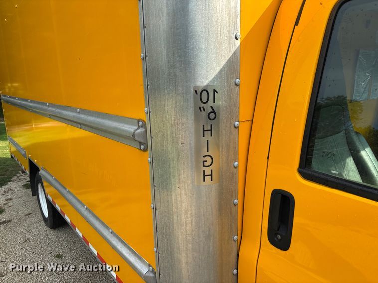 image for item DT3250 2019 GMC Savana G3500 box truck