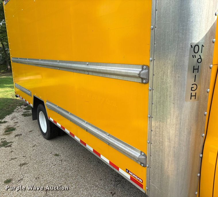 image for item DT3250 2019 GMC Savana G3500 box truck