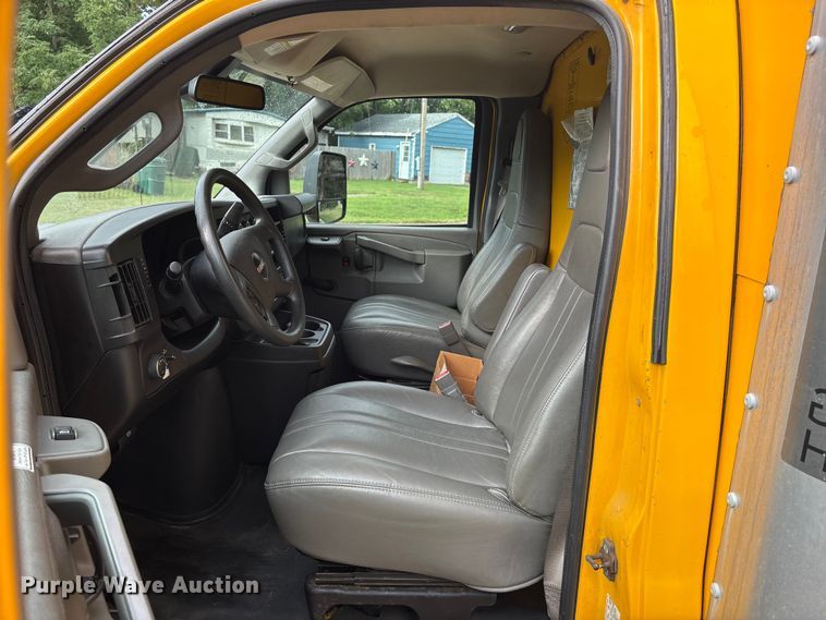 image for item DT3250 2019 GMC Savana G3500 box truck