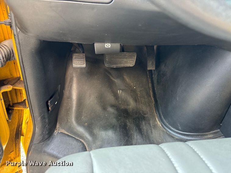 image for item DT3250 2019 GMC Savana G3500 box truck