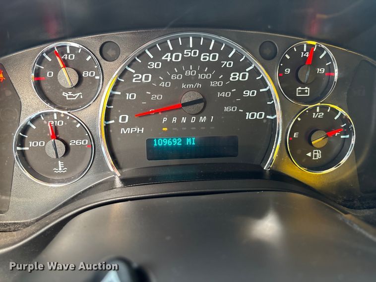 image for item DT3250 2019 GMC Savana G3500 box truck