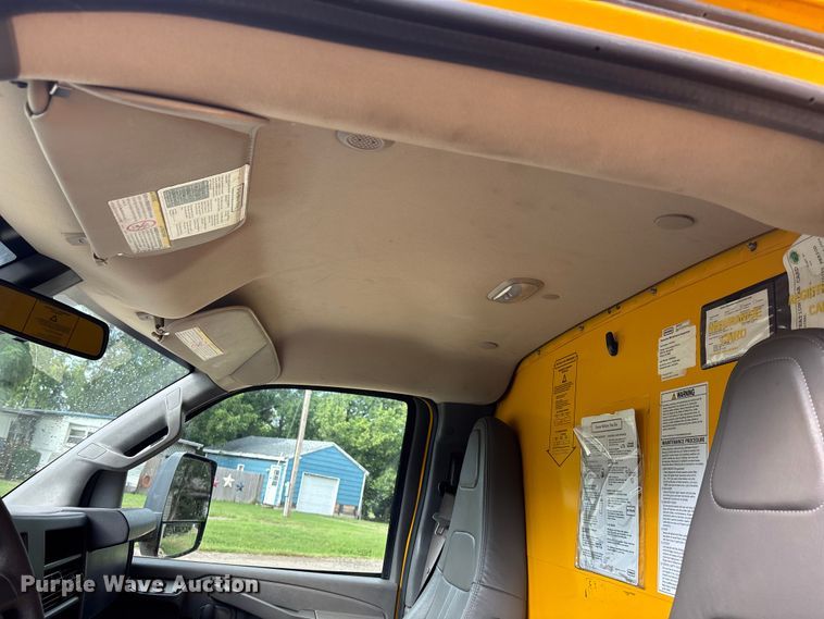 image for item DT3250 2019 GMC Savana G3500 box truck