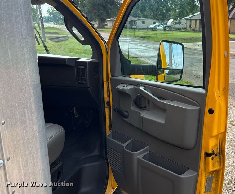 image for item DT3250 2019 GMC Savana G3500 box truck