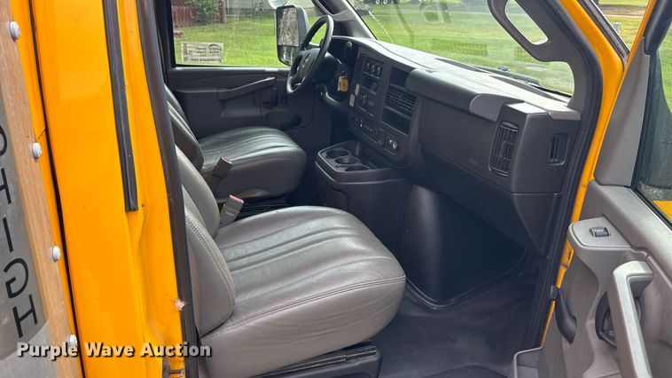 image for item DT3250 2019 GMC Savana G3500 box truck