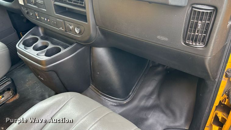 image for item DT3250 2019 GMC Savana G3500 box truck