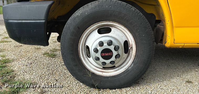 image for item DT3250 2019 GMC Savana G3500 box truck