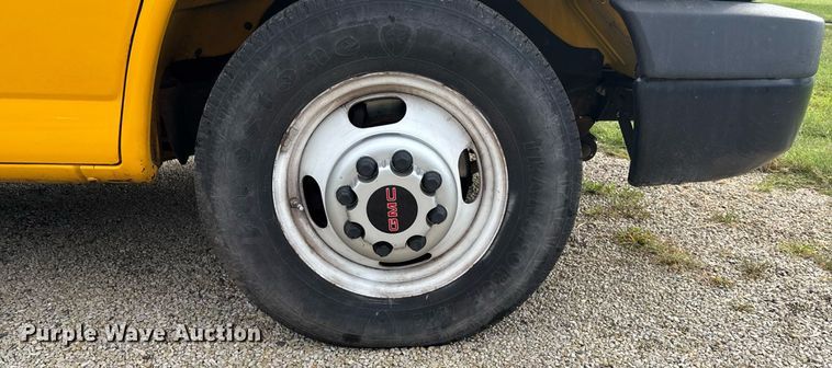 image for item DT3250 2019 GMC Savana G3500 box truck