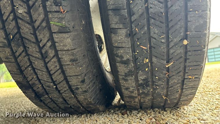 image for item DT3250 2019 GMC Savana G3500 box truck