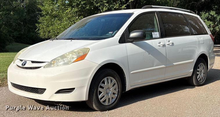 image for item DT3339 2008 Toyota Sienna van
