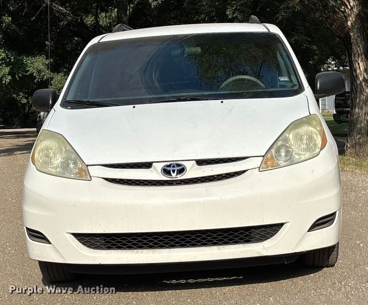 image for item DT3339 2008 Toyota Sienna van