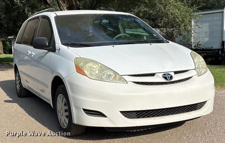 image for item DT3339 2008 Toyota Sienna van