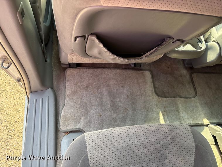 image for item DT3339 2008 Toyota Sienna van