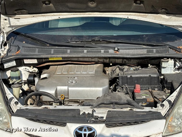 image for item DT3339 2008 Toyota Sienna van