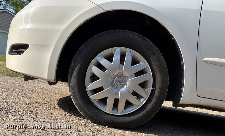 image for item DT3339 2008 Toyota Sienna van