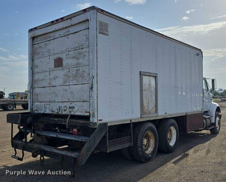 image for item DT6975 1991 International 8100 box truck